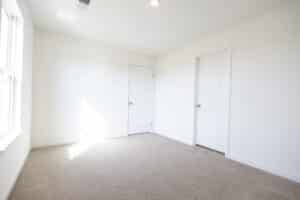 Spacious empty room with white walls and natural light, ideal for decor inspiration.