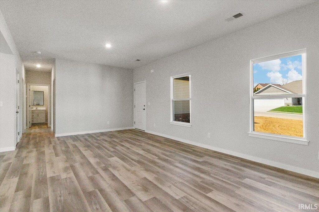 Empty Living Room Hillside Trl