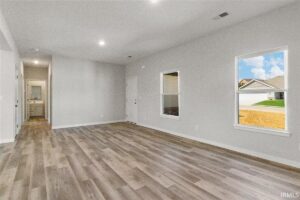 Empty Living Room Hillside Trl