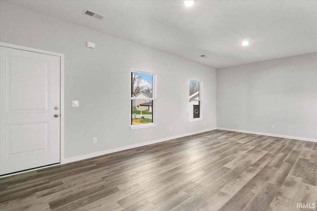 Empty Living Room Space Hillside Trl