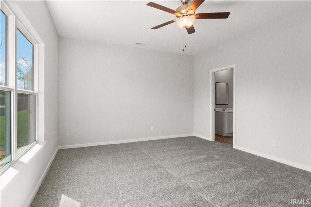 Empty Room White Walls Hillside Trl
