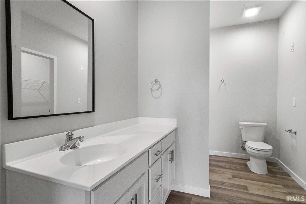 Modern Bathroom Vanity Hillside Trl