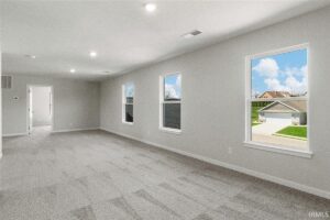Spacious Living Room Hillside Trl
